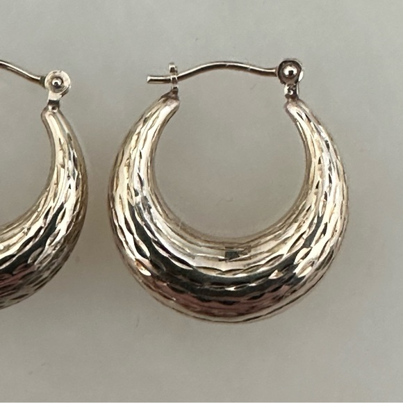 10k Solid Gold Hollowed Hammered Hoop Earrings - Picture 7 of 15